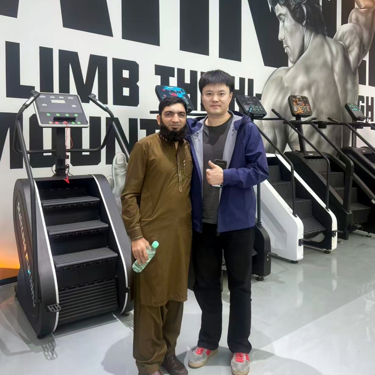 yingruis Fitness Equipment Technology Co., Ltd. suoritti onnistuneesti 30 kaarevan juoksumaton tilauksen pakistanilaisille asiakkaille